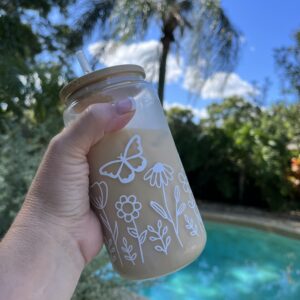 White wildflower glass can